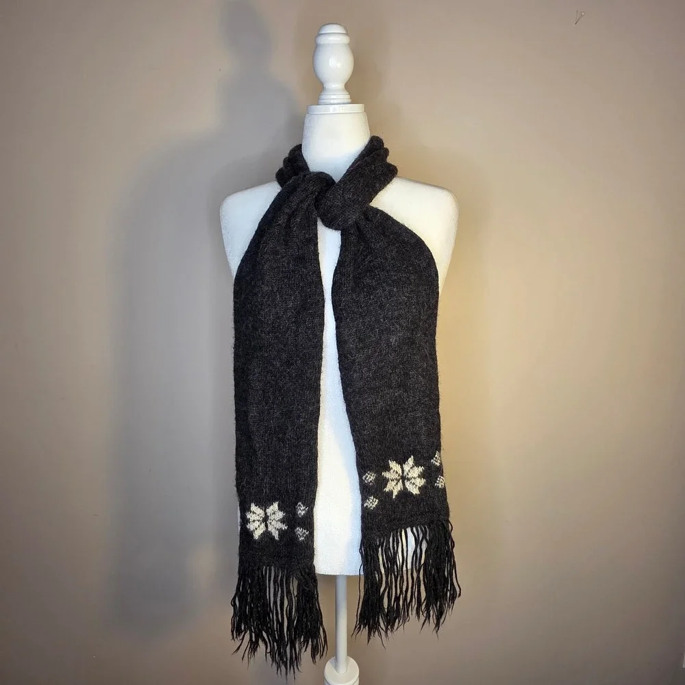 Artesanias Pachamama Scarf Women Charcoal Snowflake 100% Alpaca Wool Fringe Boho